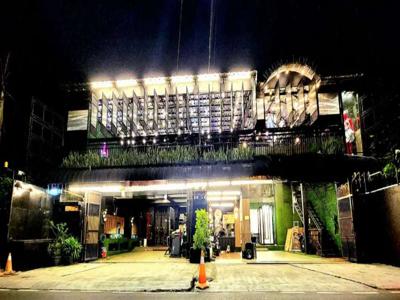 Resto pinggir jalan raya Jati Padang Pasar Minggu