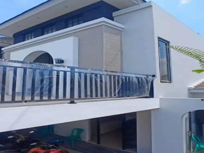 Rumah baru 2 lantai Banyumanik kota Semarang keamanan 24 jam