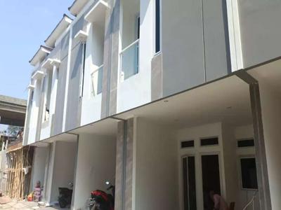 Rumah Modern 2 Lantai dengan Balkon dekat Tol Andara Jakarta Selatan
