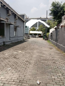 DiJUAL Tempat Usaha Ex Resto di Jalan Utama Riau Parkiran sangat Luas