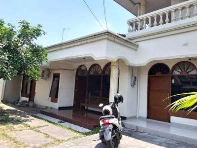 Rumah Klasik Halaman Luas di Pinggir Jalan Suryodiningratan