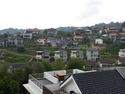 Rumah Sejuk Asri 3 Lantai di Komplek Dago Permai Bandung