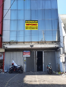 Disewakan Ruko 3 Lantai di HR Muhammad Bekas Kantor Bank Swasta - Surabaya Jawa Timur