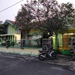 Jual Rumah Bekas Luas 500m Strategis dekat Pasar Gede Solo - Solo Jawa Tengah