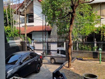 Disewakan rumah 3 lantai di Green ville Bagus