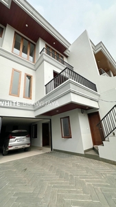 Dijual Rumah Baru Modern Lokasi Strategis Area Cipete Utara