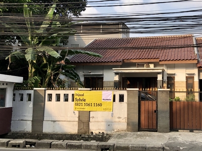 Dijual Rumah Strategis Jl. Asem Baris Raya Tebet