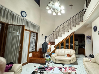 Dijual Rumah Asri Hook di Komplek Batununggal Bandung