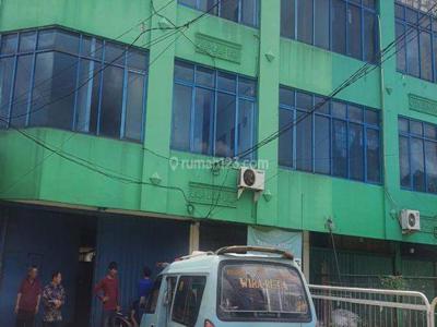 Gudang Ex Pabrik Apparel Olah Raga Bangunan 3 Lantai di Pinggir Jalan Raya Kranji