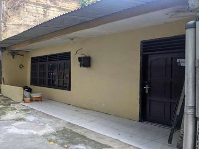 Kontrakan Rumah 2 Lantai BEBAS BANJIR (2/3 KT, 1 KM) di Kebayoran Lama