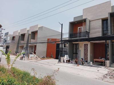 Rumah dalam Kompleks Pinggir Jalan Ring Road