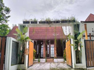 Rumah Estetik di Prambanan 800 Jt-an 3 KT 4 KM Ada Kolam