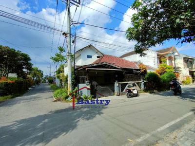 Rumah Hitung Tanah Panji Suroso depan nya perum Araya