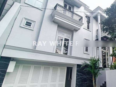 Brawijaya, Rumah 2.5 Lantai Baru Unfurnished SHM Jakarta Selatan