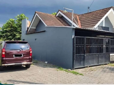 Di jual rumah dalam perum balai indah kota gede ,blok C1 Potorono