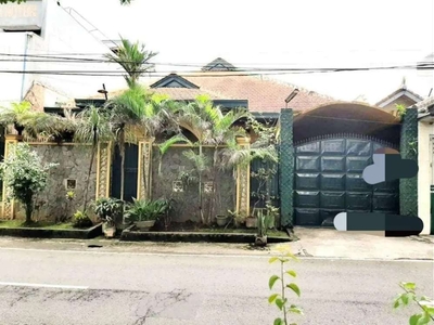 DI JUAL RUMAH POROS JALAN RAYA SAWOJAJAR 1