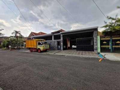 Disewakan Rumah Usaha Akses Jalan Mudah di Raden Intan, Malang