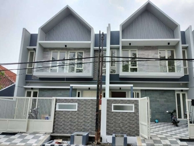 Model Scandinavian, Manyar Tirtomoyo, Rumah Lebar 7, Row 3 mobil