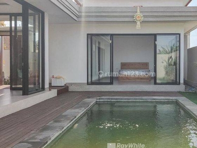 Modern Minimalist Villa Rental Just Steps Away From Pantai Seseh