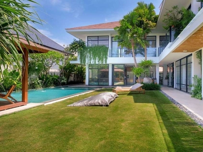 Rent Daily 4 Bedrooms Luxury Villa in Canggu Bali - BVI47435