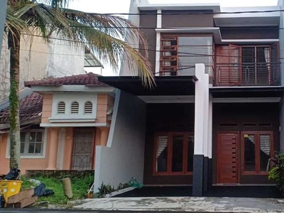 Rumah 2 Lantai 3 Kamar Tidur Area Pegunungan Sentul City, Bogor
