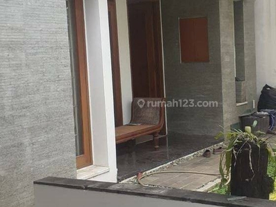 Rumah 2 lantai siap huni strategis di BLok M Jakarta Selatan