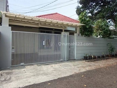 Rumah bagus 1 lantai dalam komplek di Kebayoran baru blok m