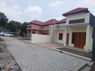 Rumah Baru Siap Huni Murah Berlokasi di Utara Kampus UNRIYO, Tajem
