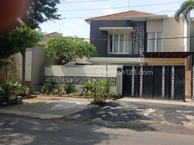 Rumah di Jl Gajah Mungkur Raya
Semarang Selatan 2 Lantai SHM Bagus