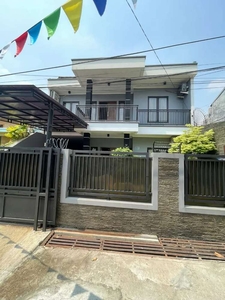 Rumah keren, nyaman di pondok kelapa