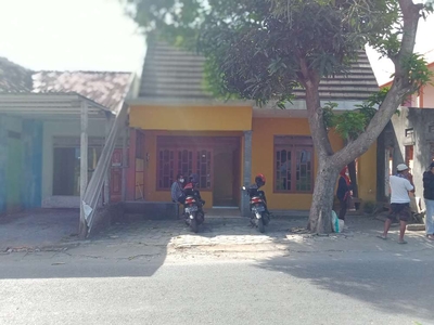 Rumah mangku jalan aspal di sewon bantul yogyakarta.