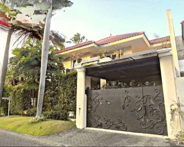 Rumah minimalis terawat Graha Family Surabaya Barat
