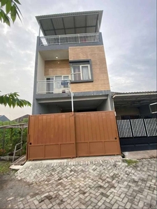 Rumah Modern Minimalis 3 lantai Siap Huni Di Wonorejo Selatan