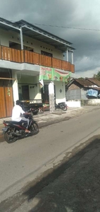 Rumah pinggir jalan Prambanan u usaha kamar 7 km mandi