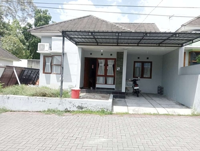 Rumah semi furnish dlm perum Jongke