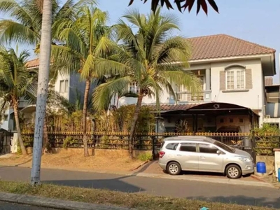 Rumah siap huni ada kolam renang di Legenda Wisata Cibubur