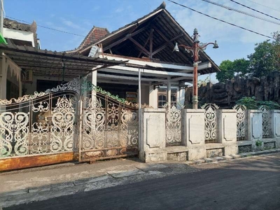 Tanah Luas Harga Terjangkau Bonus Bangunan Joglo Kokoh Dekat Masjid