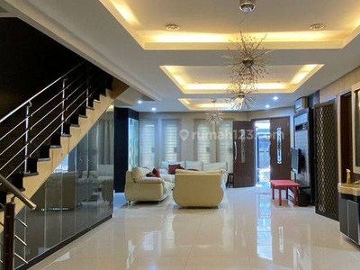 Disewakan / dijual rumah cakep di griya inti sentosa sunter