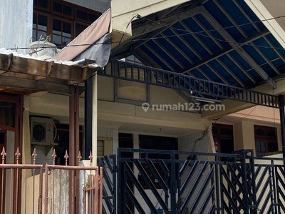 Disewakan Rumah 2 Lantai Di Kelapa Gading, row jalan 2 mobil.