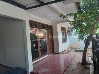 Disewakan Rumah 2lt di Pulo Asem