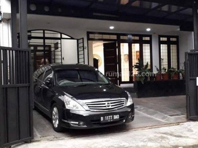 Disewakan rumah cantik siap huni dan parkir luas di pondok indah