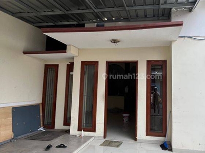 Disewakan Rumah di Jalan Veteran No 24 Duren Tiga Pancoran