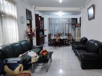 Disewakan rumah di Lengkong semi furnished siap huni