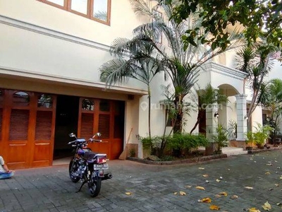 Rumah Bagus Siap Huni SHM di Kemang, Jakarta Selatan