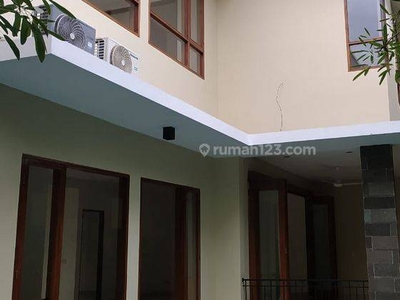 Rumah Disewakan di Kemang Timur 5 Rumah Dalam Satu Kompleks Harga Nego