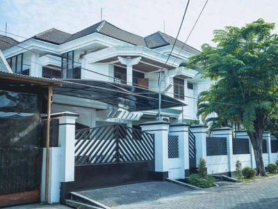 Besar Mewah Sangat Terawat Rumah 2 Lantai Kendangsari Surabaya