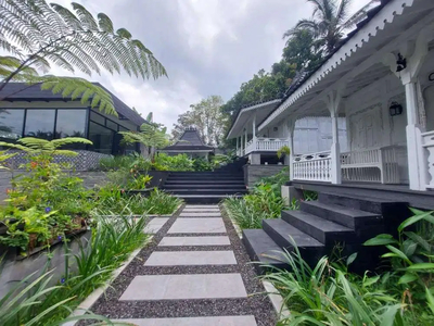 Dijual atau disewakan Villa Joglo Bangunan Baru Halaman Luas di Payang