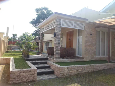 Dijual murah rumah mewah 2 lantai, tanah luas & private pool di Jogja