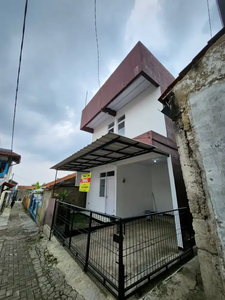 Dijual Rumah 3 Lantai Siap Huni di Lembang