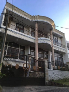 Dijual Rumah Mewah Classic dengan Kawasan Elit di Darmo Hill Surabay